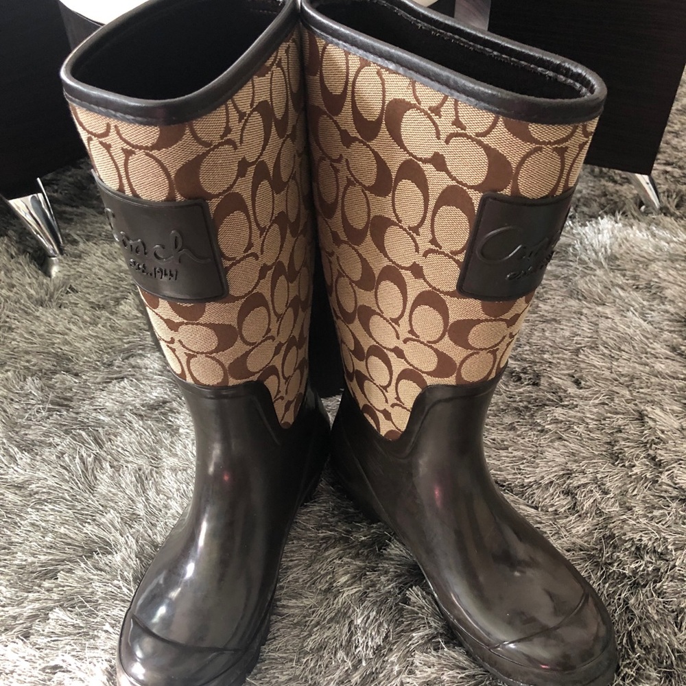 FALL CLEARANCE 🔥🔥 
Coach rain boots sz 7